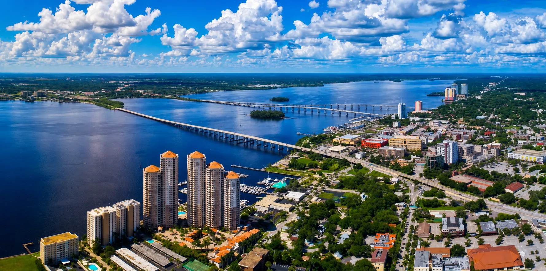 Aerial view of downtown Fort Myers and the Caloosahatchee River
